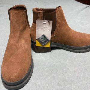 Muck Chelsea Boots. Women’s size 10. NWT
